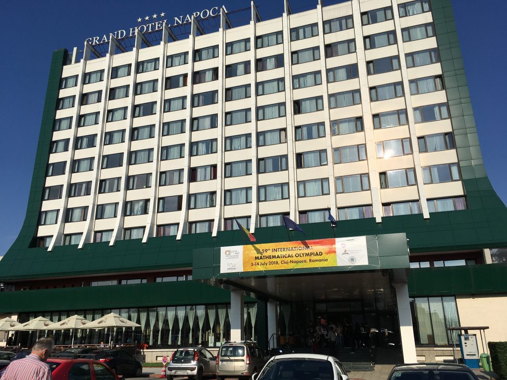 한국대표팀이 묵은 Grand Hotel Napoca. Wi-Fi가 연결 되지 않는 경우가 많아서 가져간 인터넷 공유기가 매우 유용하였다.