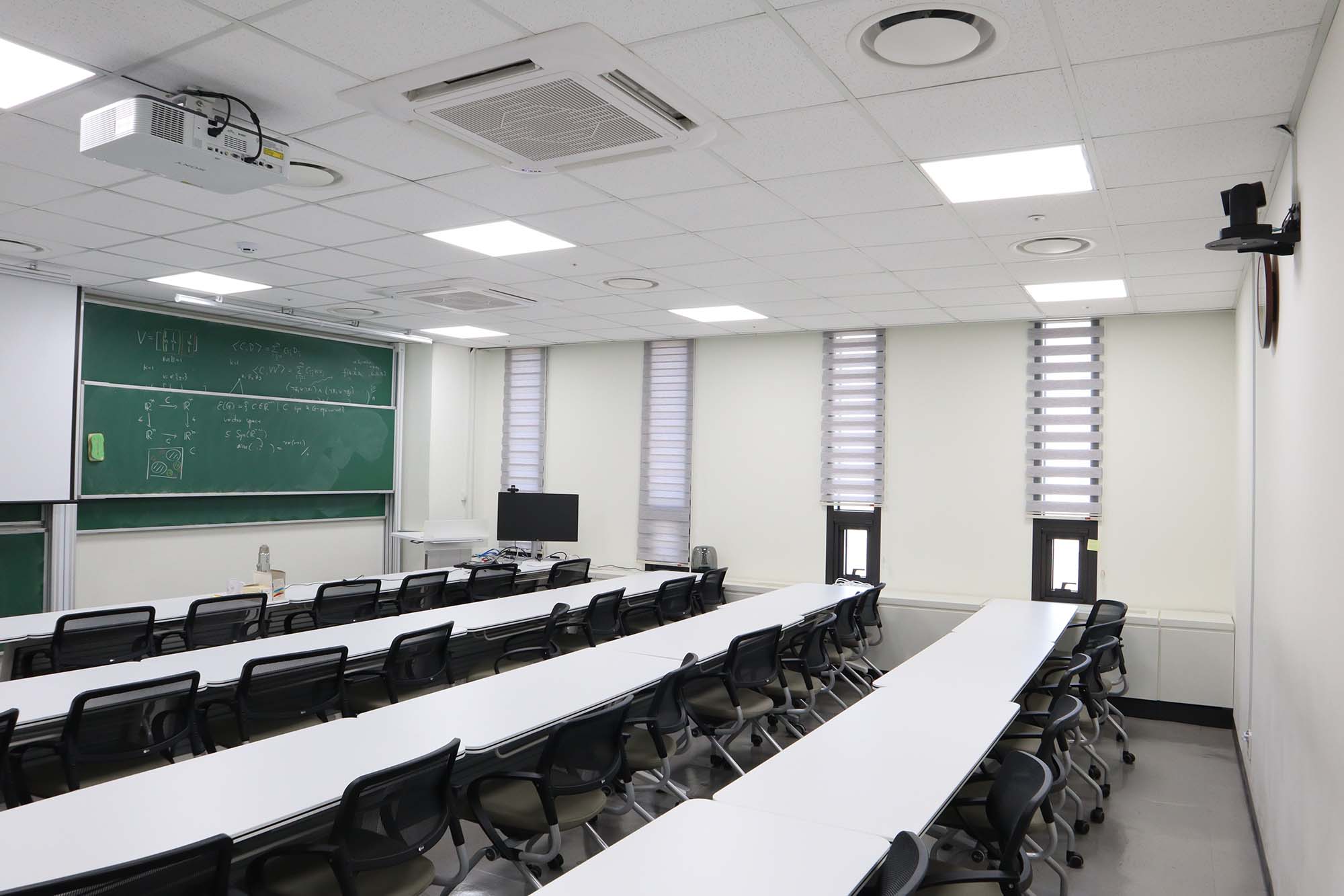 칠판 강연을 위한 연사 추적 카메라 설치 및 유튜브 생중계 경험담